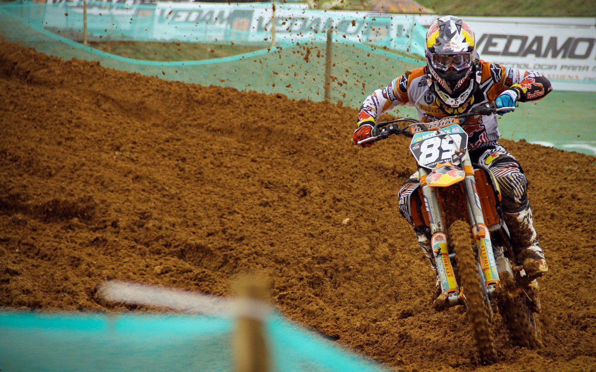 巴萨训练场动态，亚马尔单独训练引关注，出战毕尔巴鄂竞技前景乐